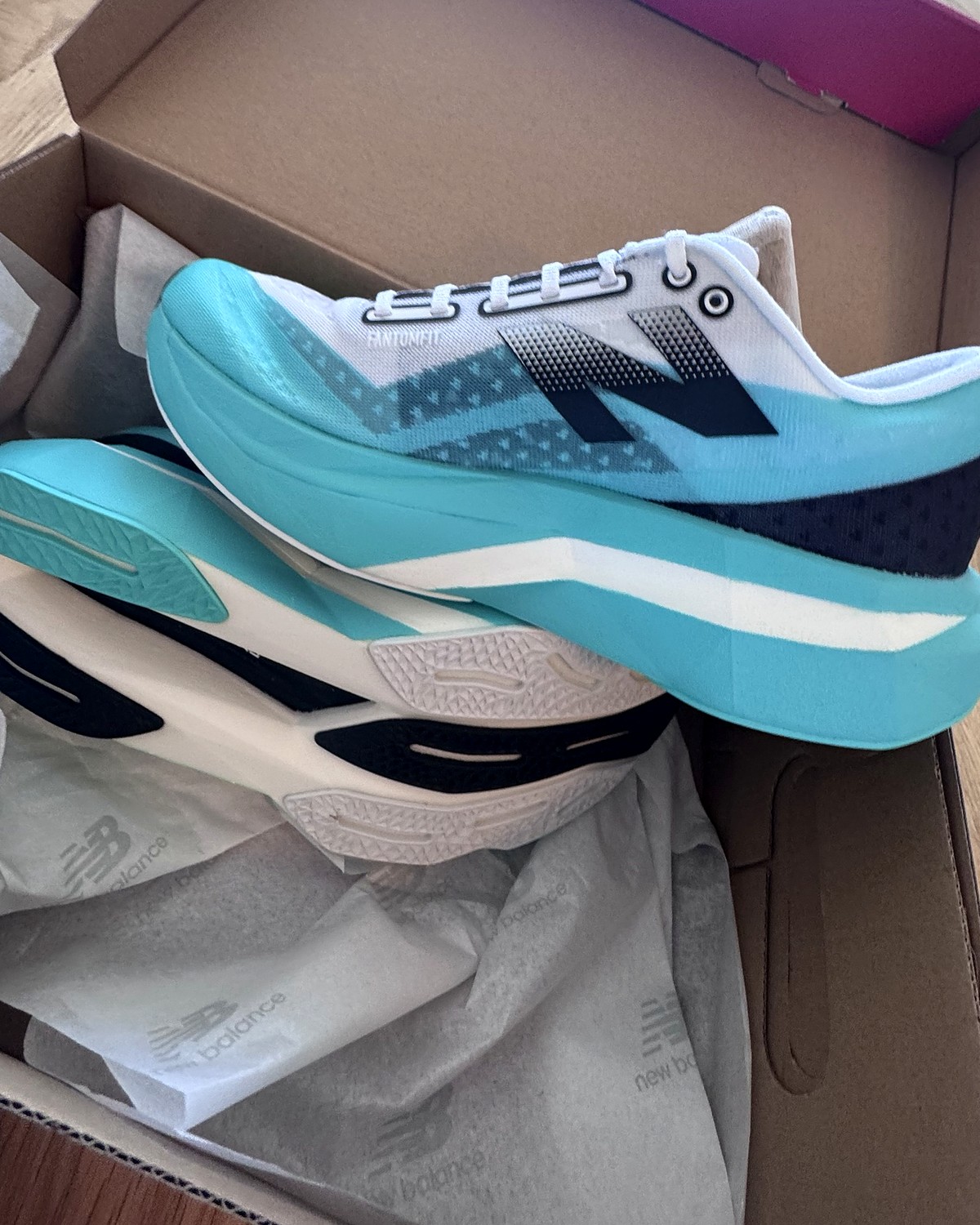 New Balance FuelCell SC Elite, aqua and white with a carbon plate, in the box